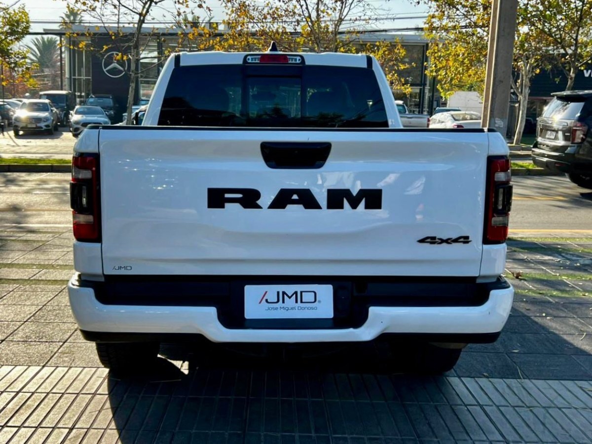 2023 RAM 1500 Big Horn eTorque miniatura 5