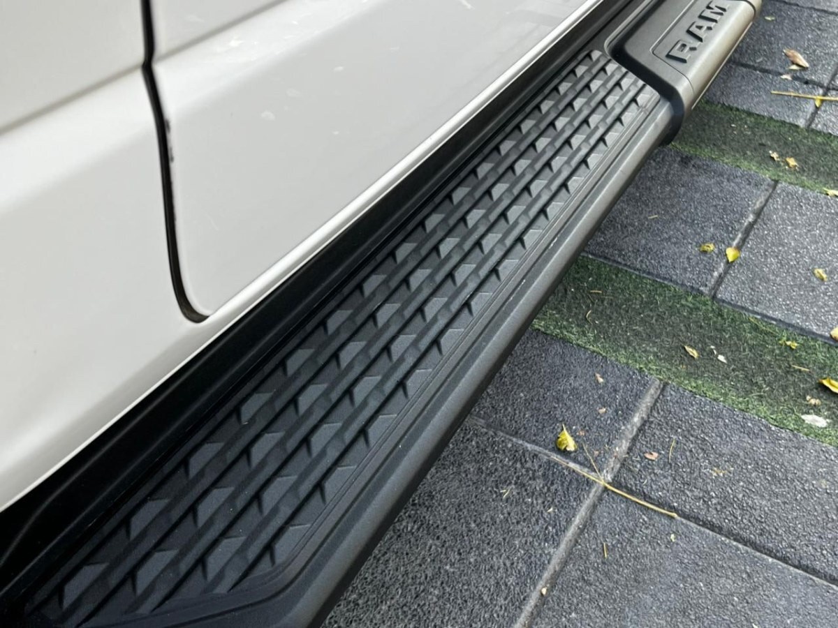 2023 RAM 1500 Big Horn eTorque miniatura 7