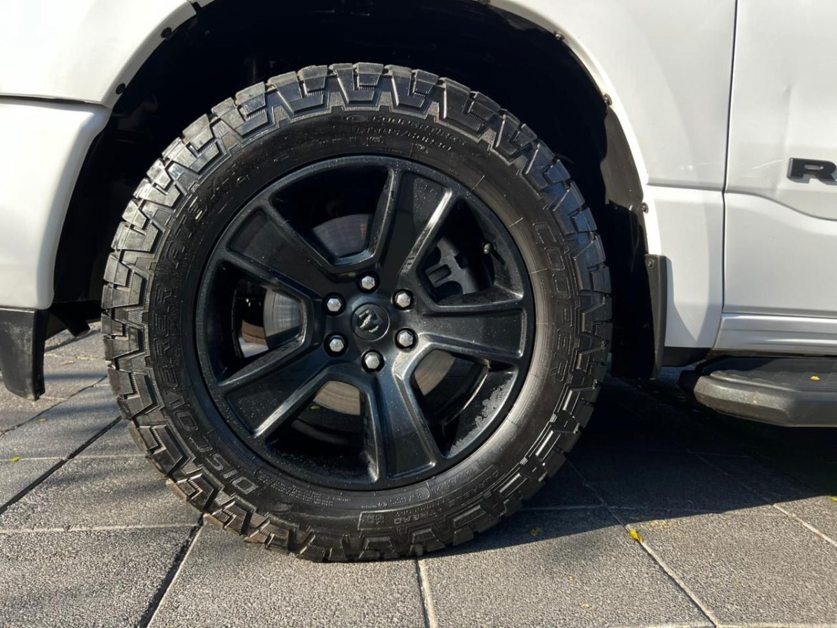 2023 RAM 1500 Big Horn eTorque miniatura 8