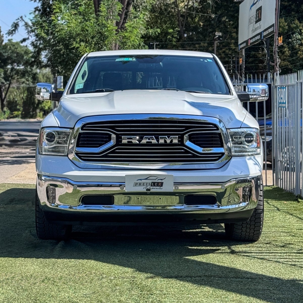 2019 RAM 1500 Laramie miniatura 2