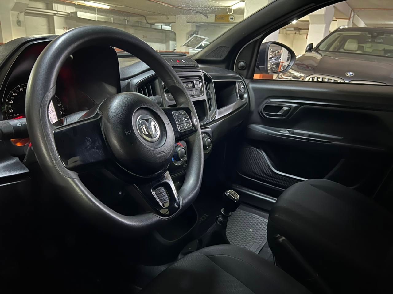 2023 RAM 700 miniatura 10