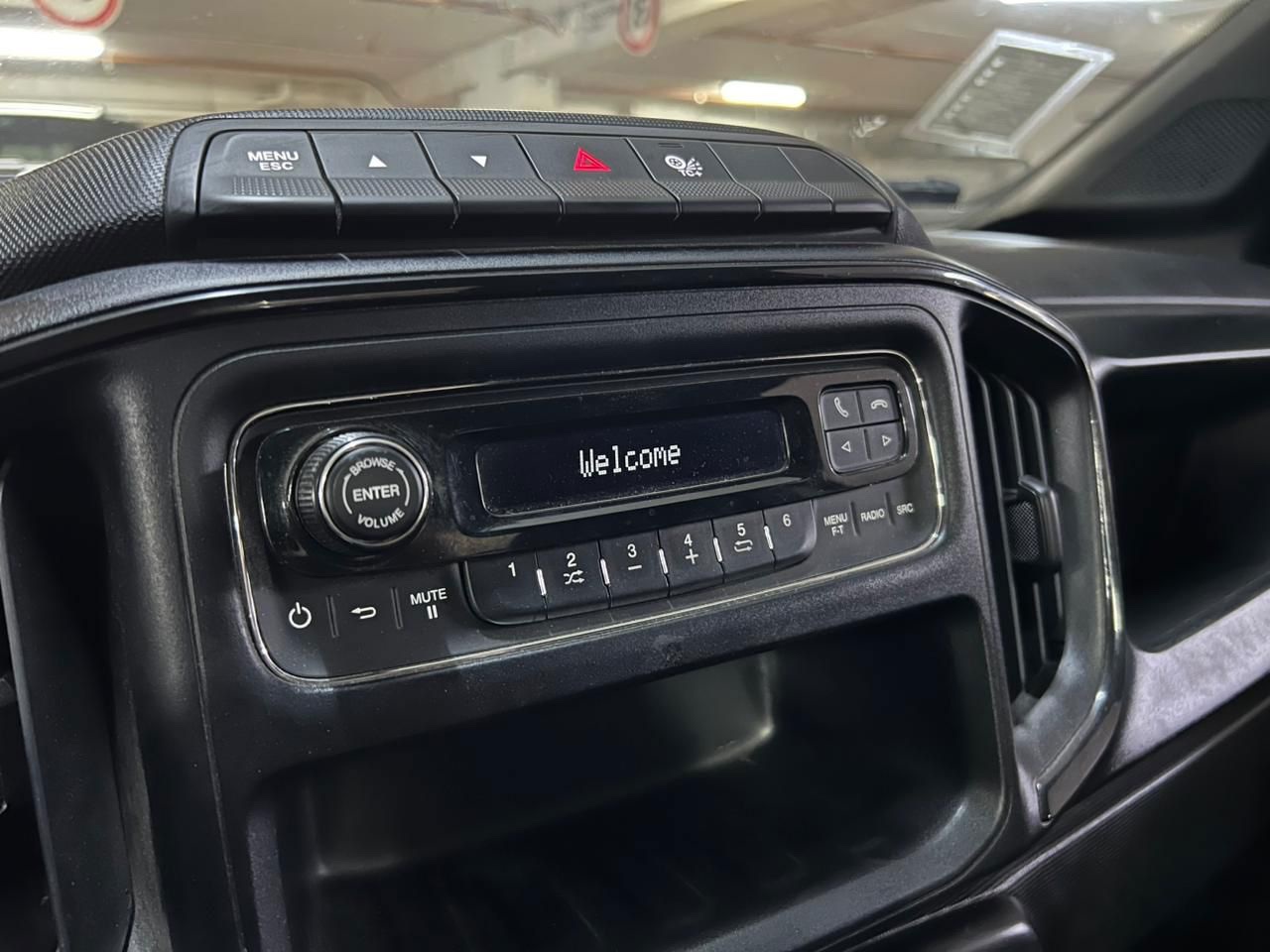 2023 RAM 700 miniatura 12