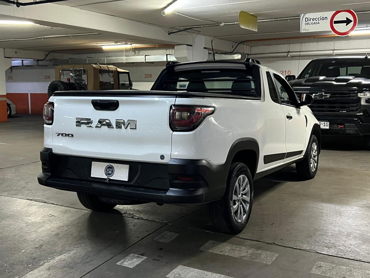 2023 RAM 700 miniatura 4