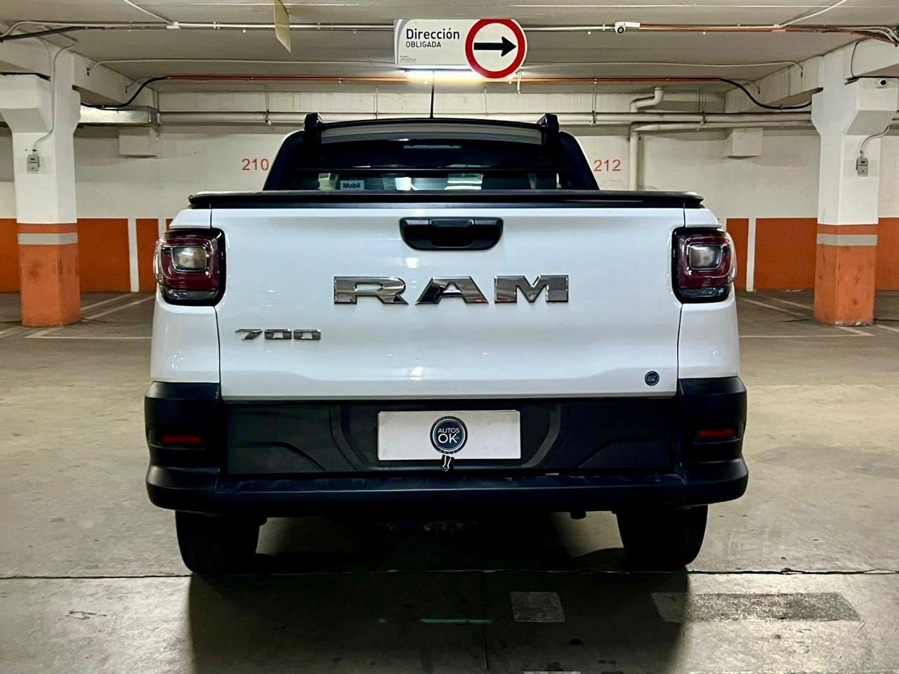 2023 RAM 700 miniatura 5