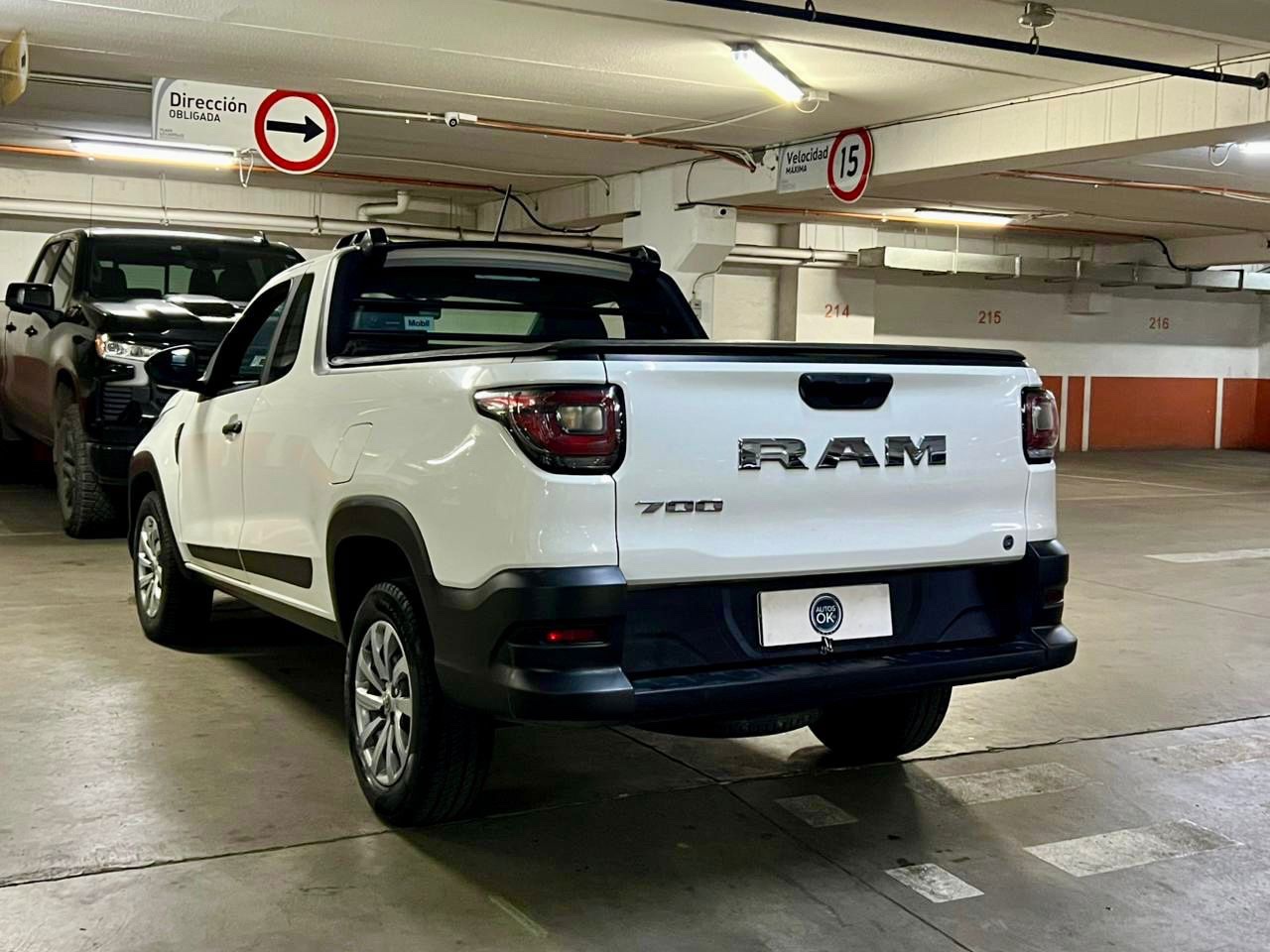 2023 RAM 700 miniatura 6