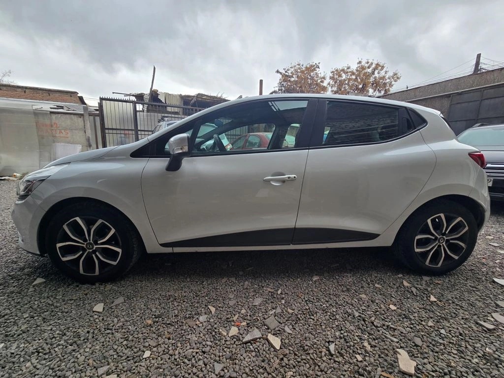 2021 Renault Clio miniatura 8