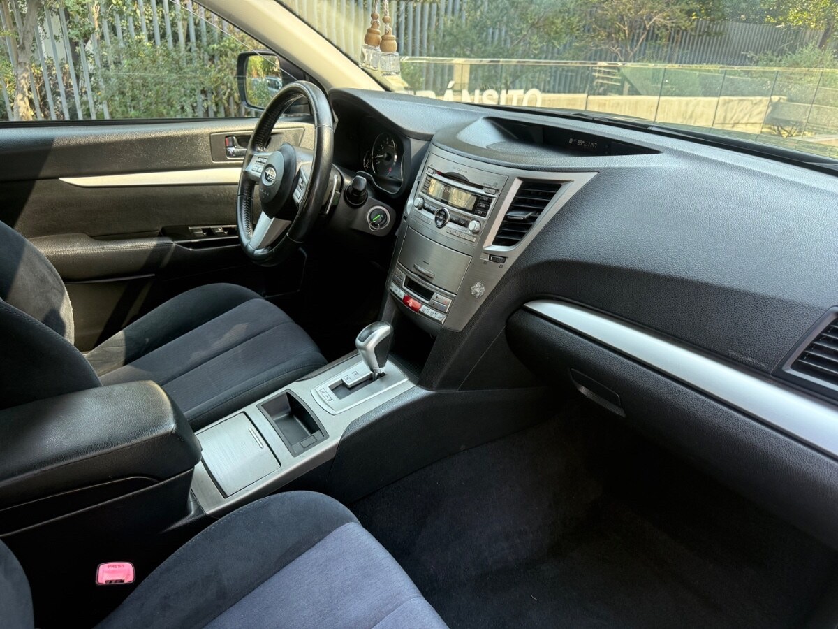 2012 Subaru Outback miniatura 10