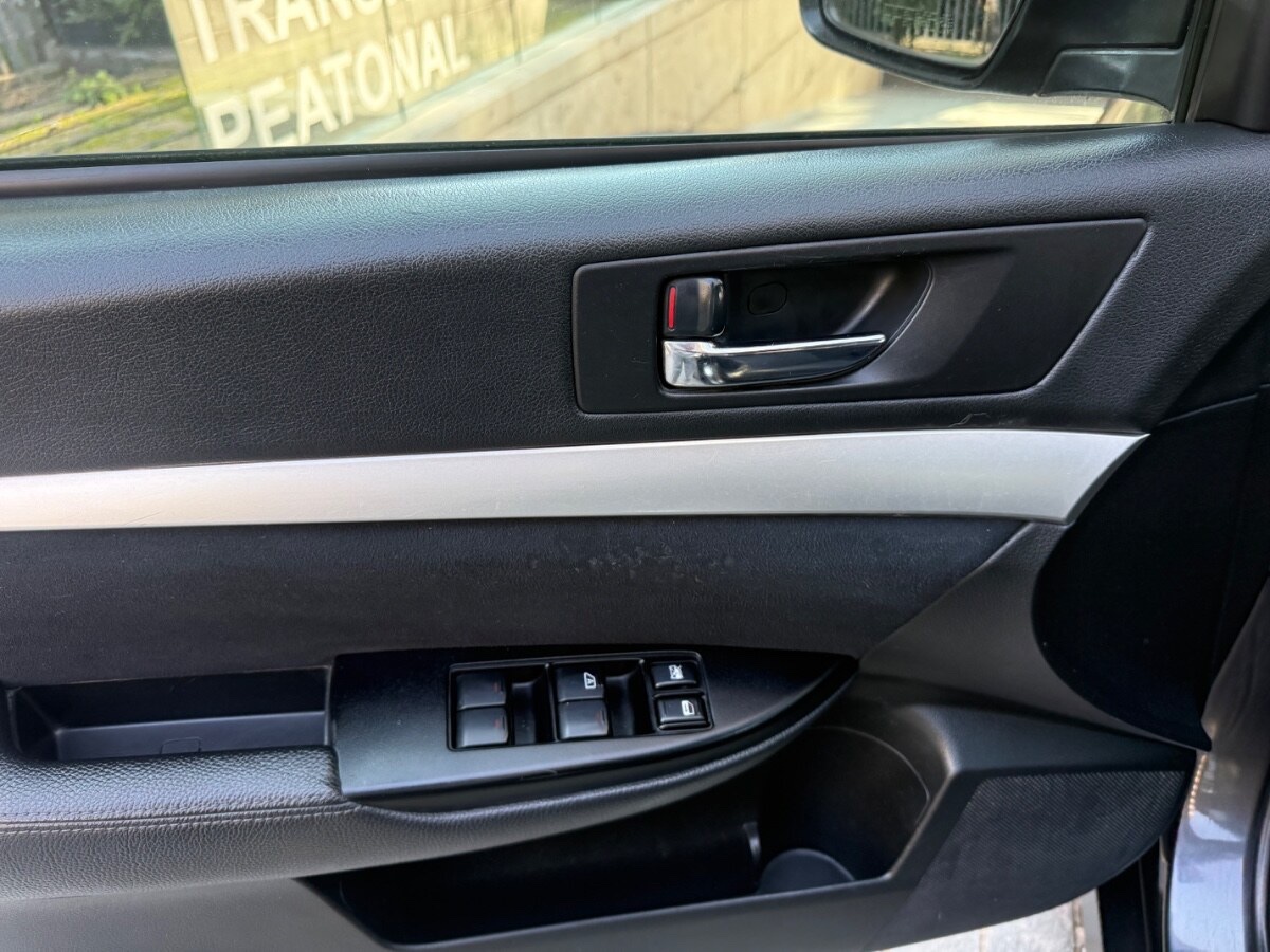 2012 Subaru Outback miniatura 12