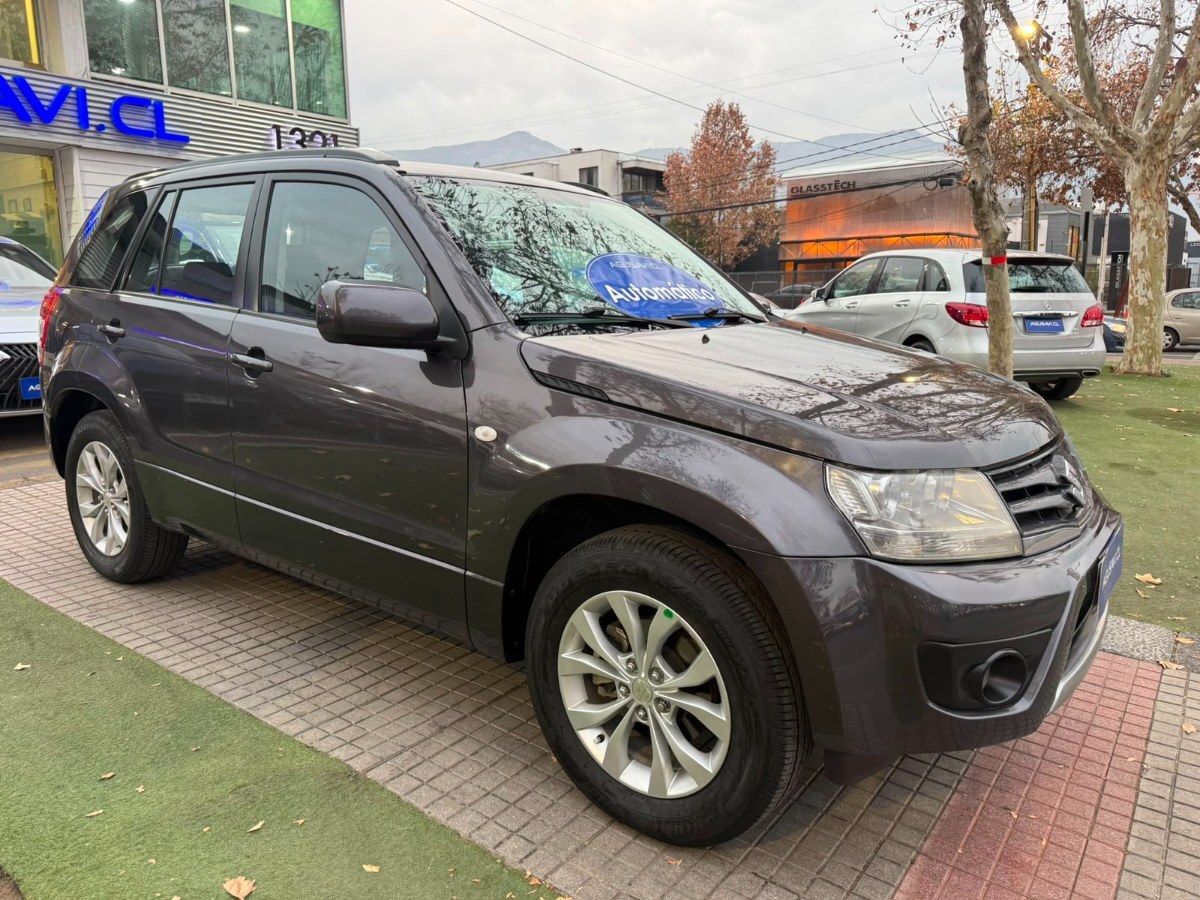 2018 Suzuki Grand Nomade miniatura 3
