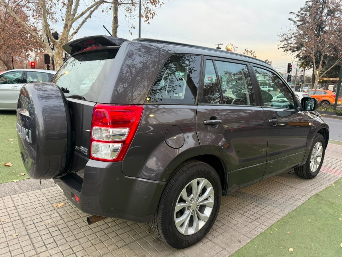 2018 Suzuki Grand Nomade miniatura 6