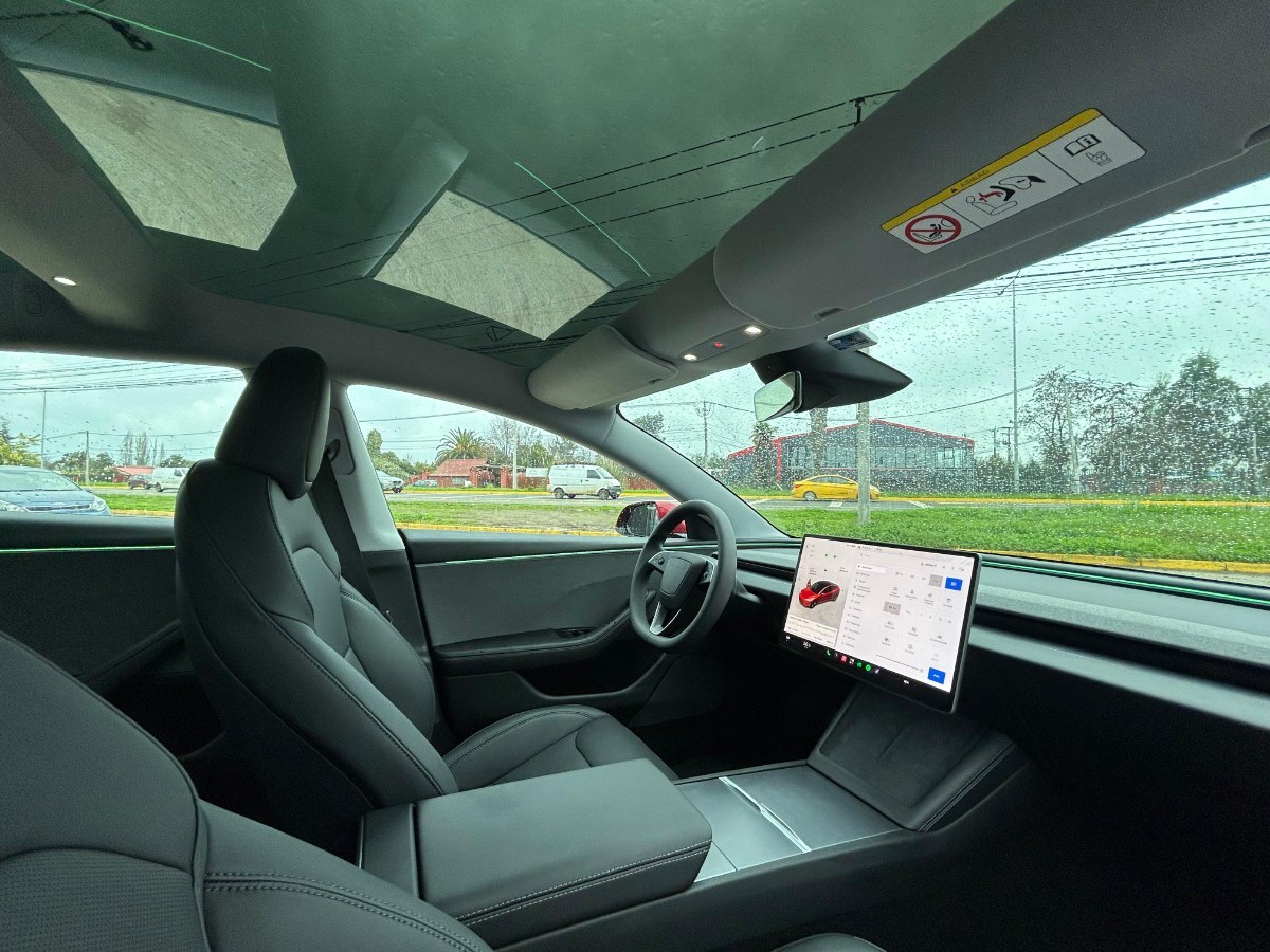 2026 Tesla Model 3 miniatura 10