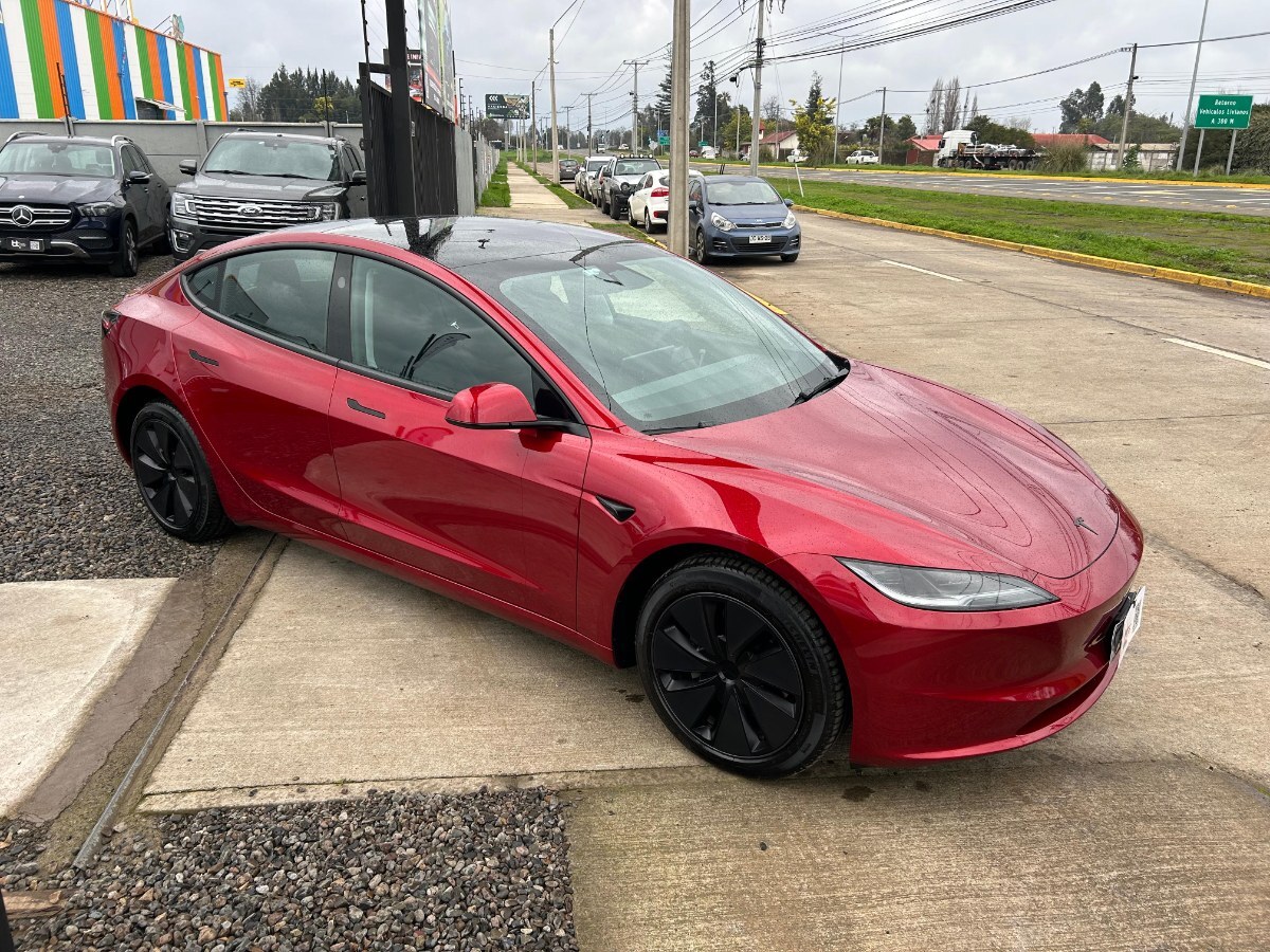 2026 Tesla Model 3 miniatura 3