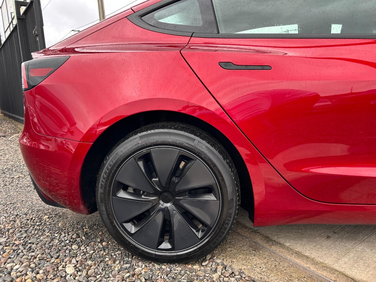 2026 Tesla Model 3 miniatura 4
