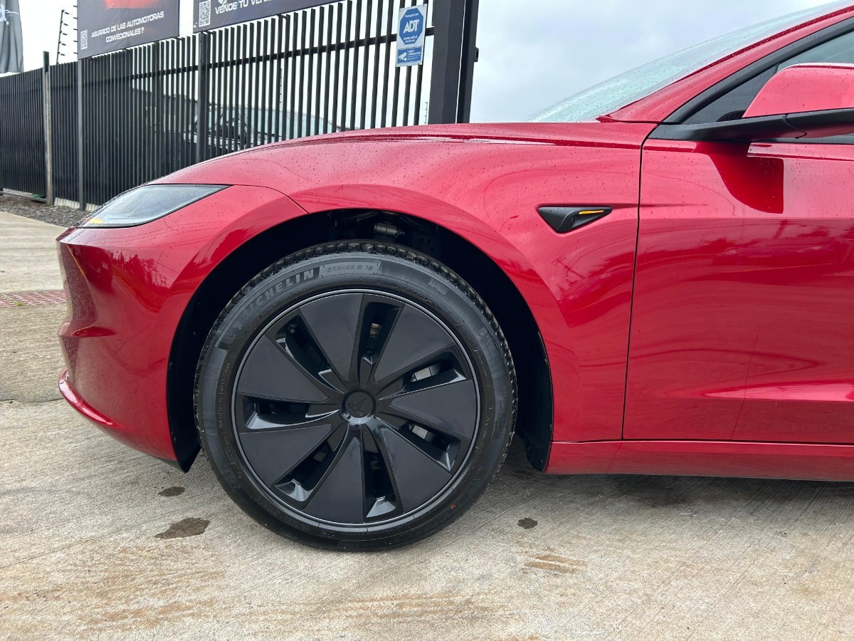 2026 Tesla Model 3 miniatura 5