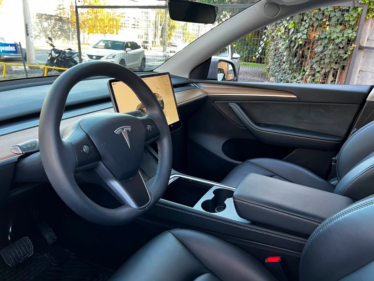 2024 Tesla Model Y miniatura 10
