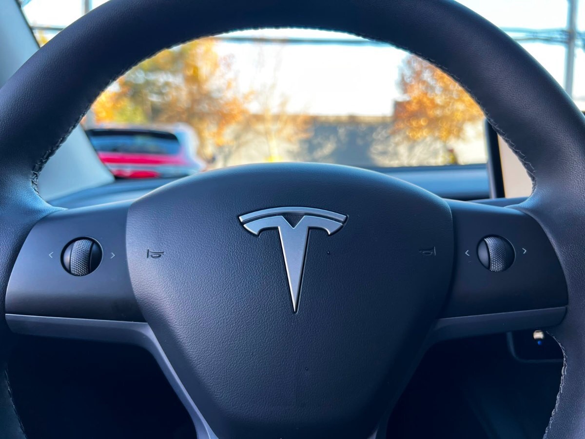 2024 Tesla Model Y miniatura 12