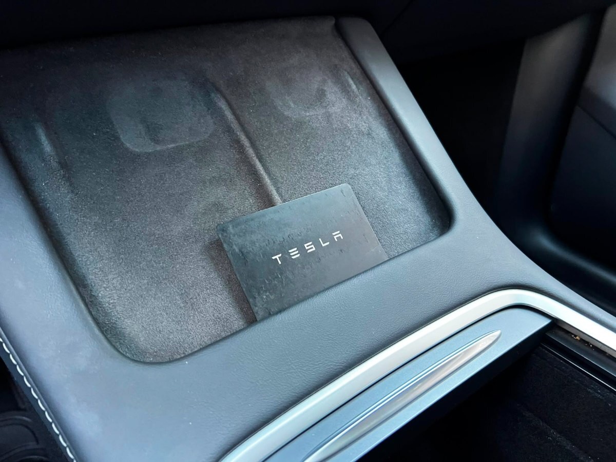 2024 Tesla Model Y miniatura 16