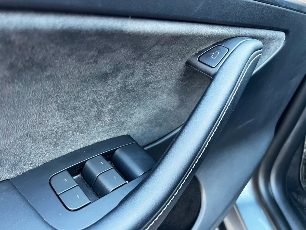2024 Tesla Model Y miniatura 18