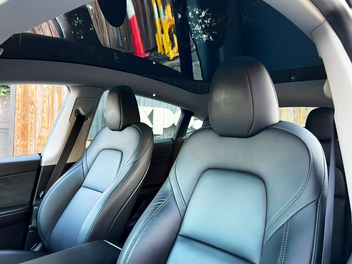 2024 Tesla Model Y miniatura 19