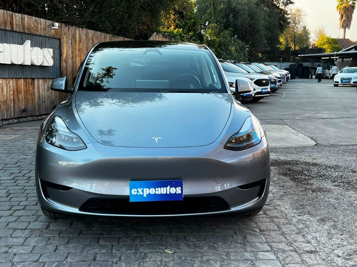 2024 Tesla Model Y miniatura 2
