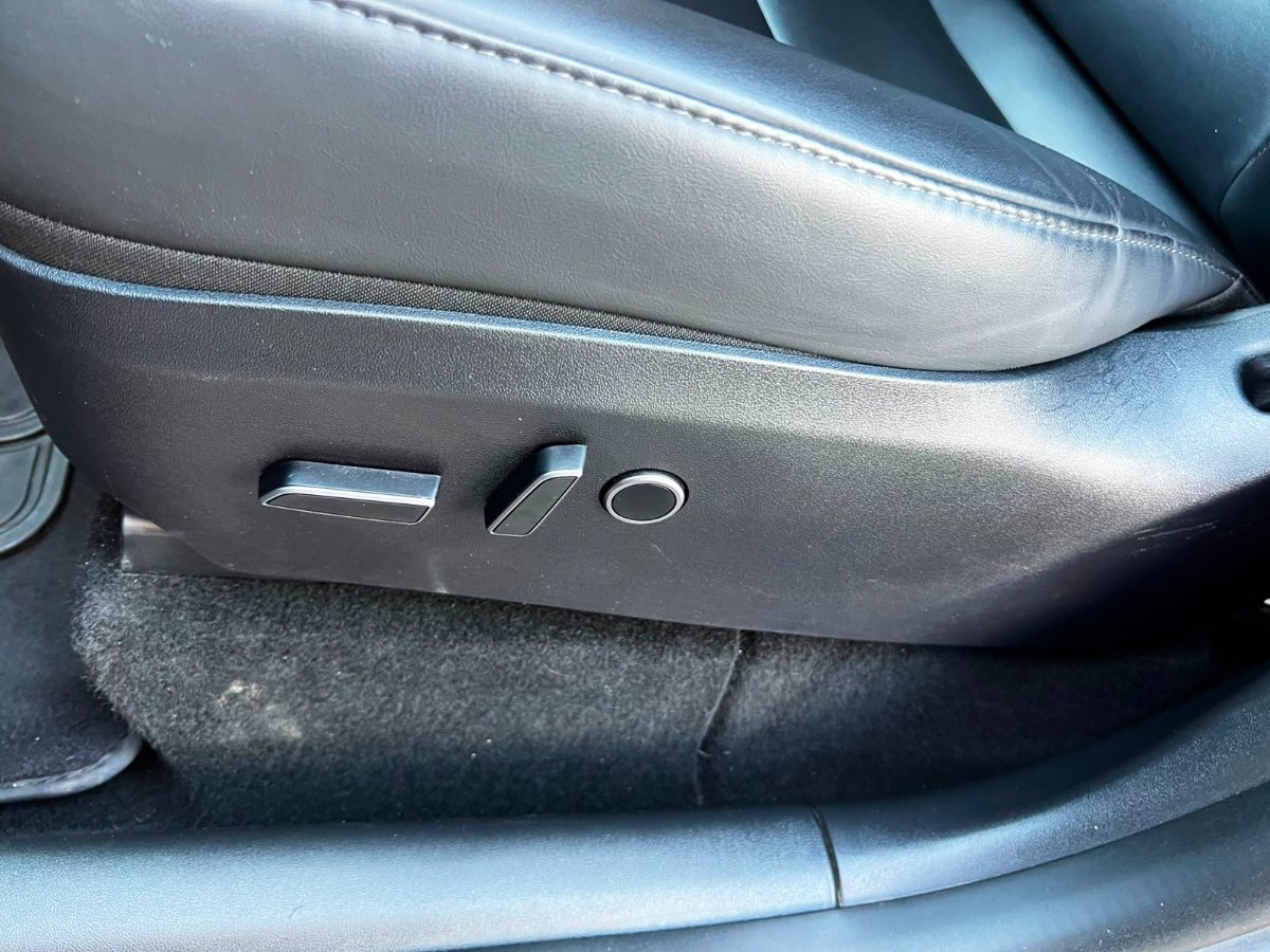 2024 Tesla Model Y miniatura 20