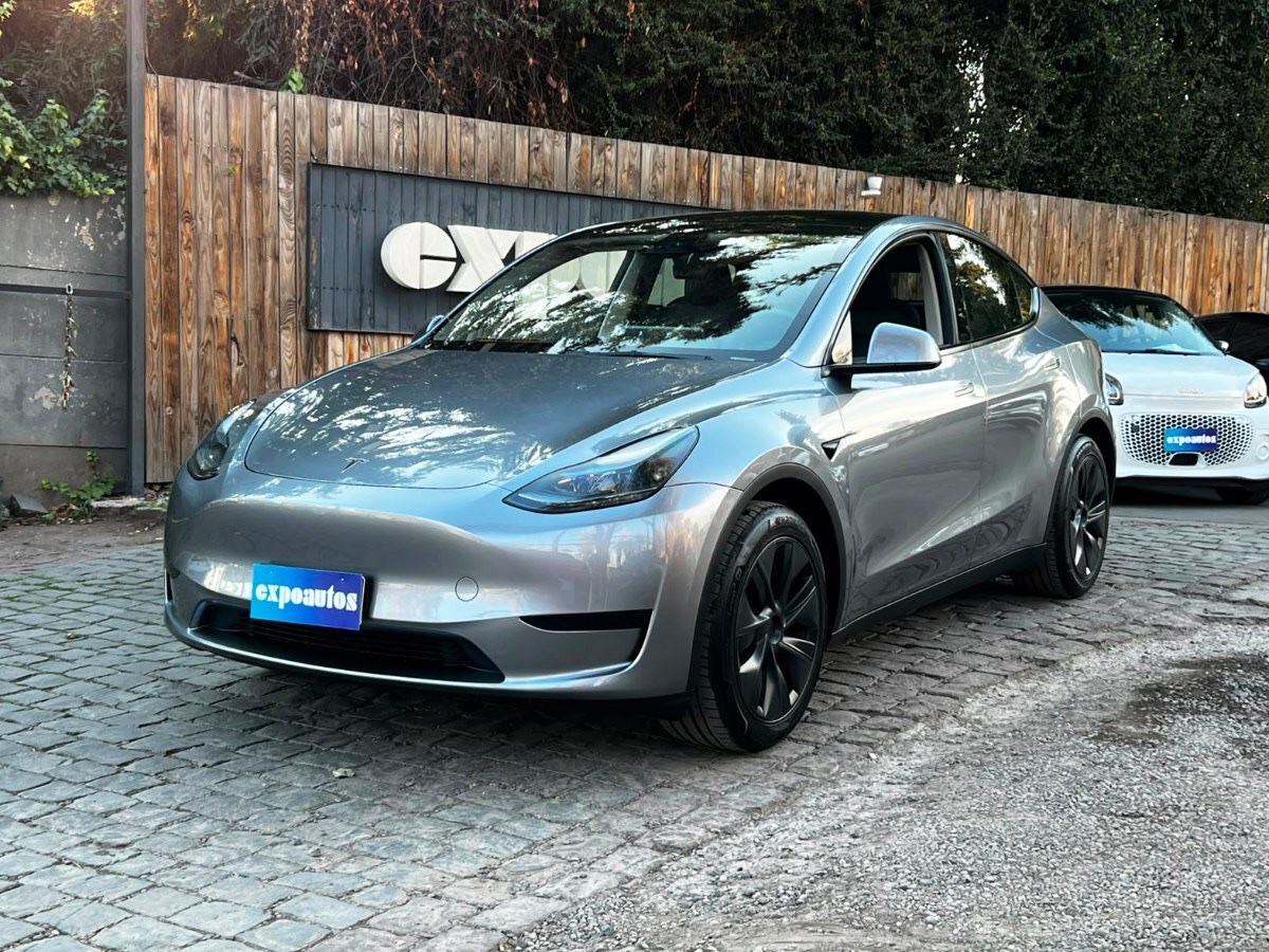 2024 Tesla Model Y miniatura 3