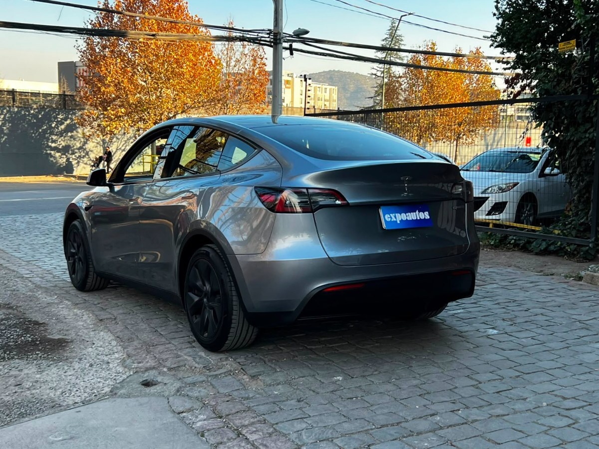 2024 Tesla Model Y miniatura 4