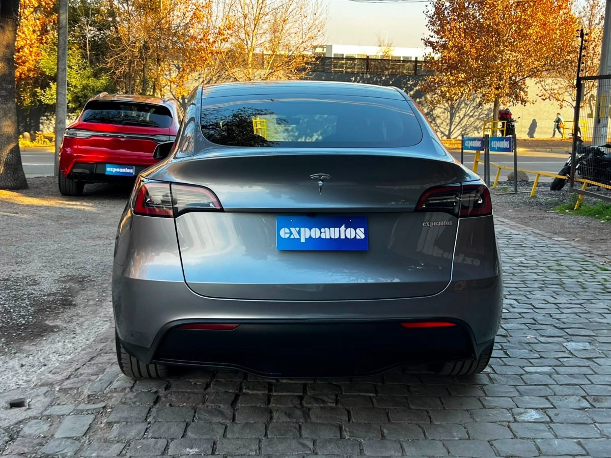 2024 Tesla Model Y miniatura 5