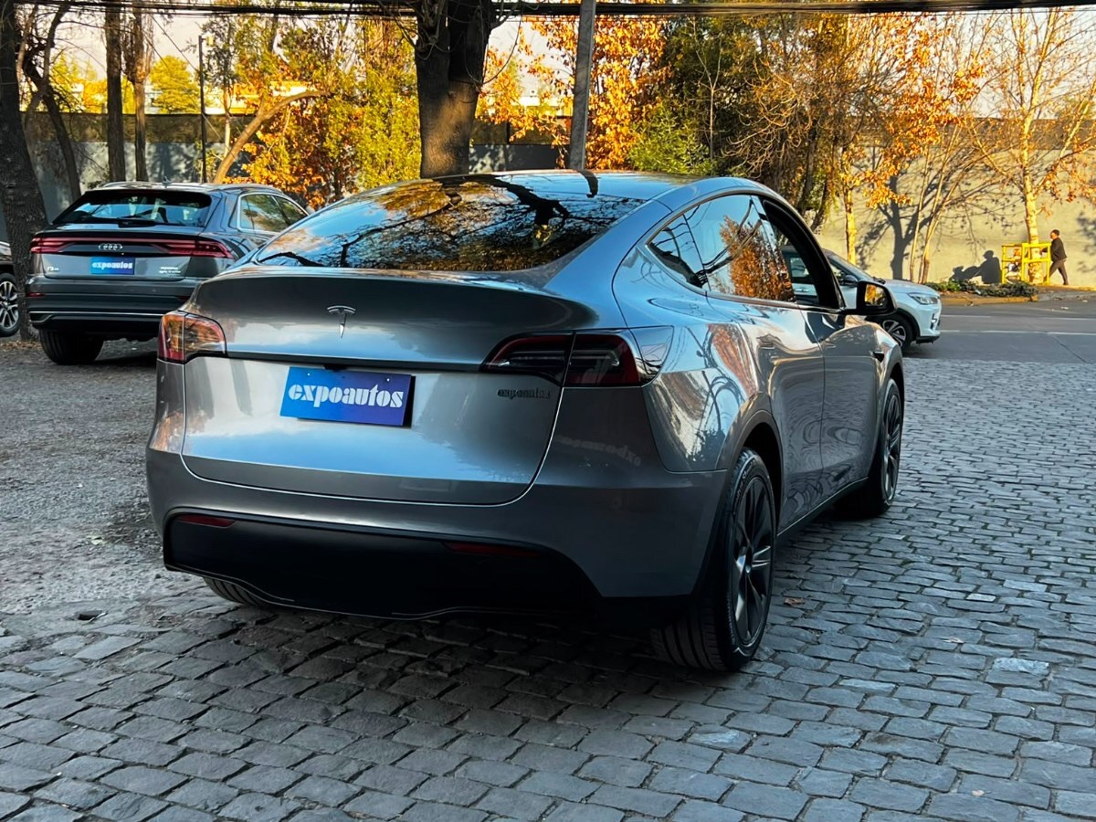 2024 Tesla Model Y miniatura 6