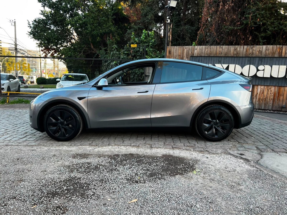 2024 Tesla Model Y miniatura 7