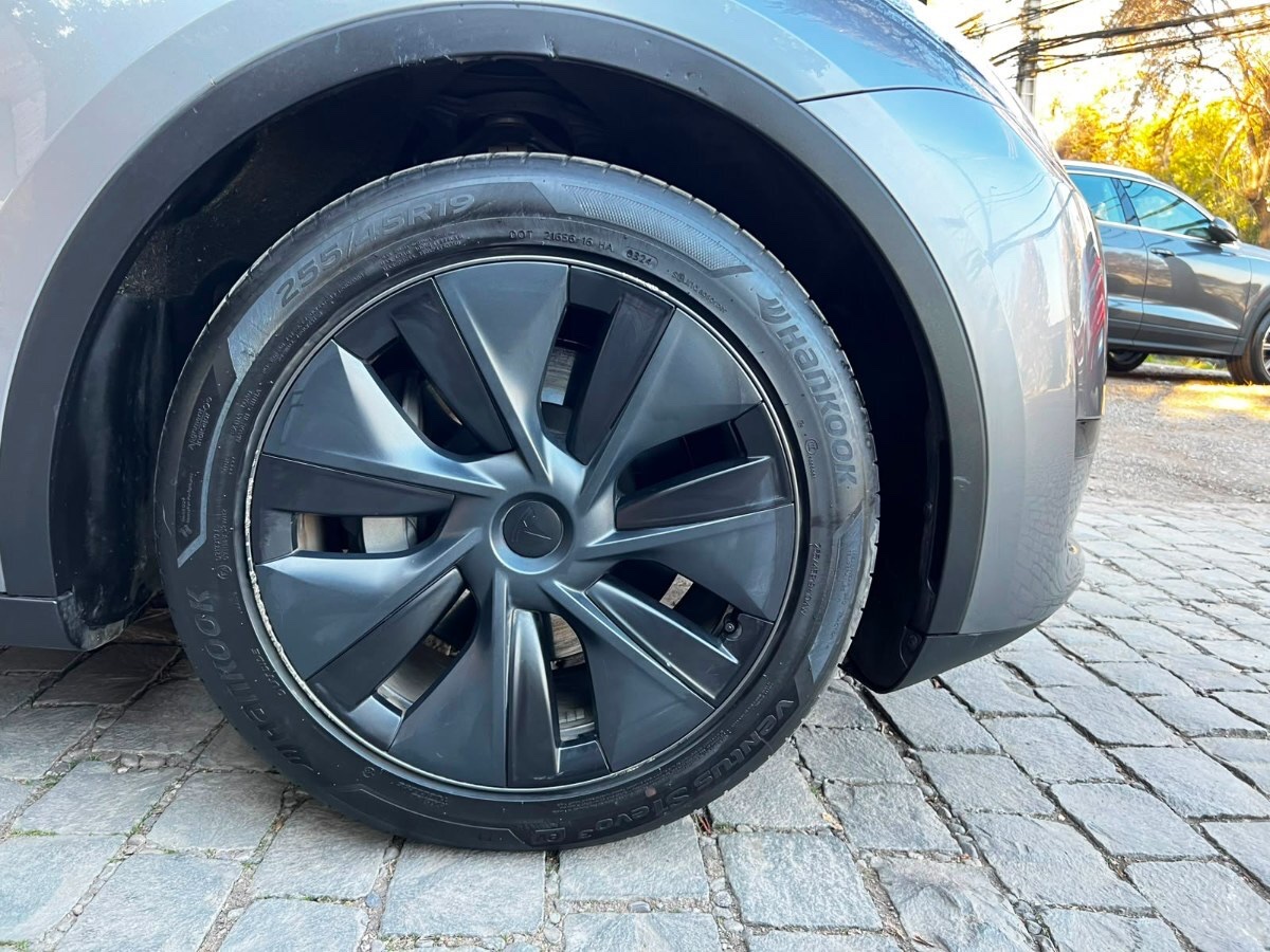 2024 Tesla Model Y miniatura 9