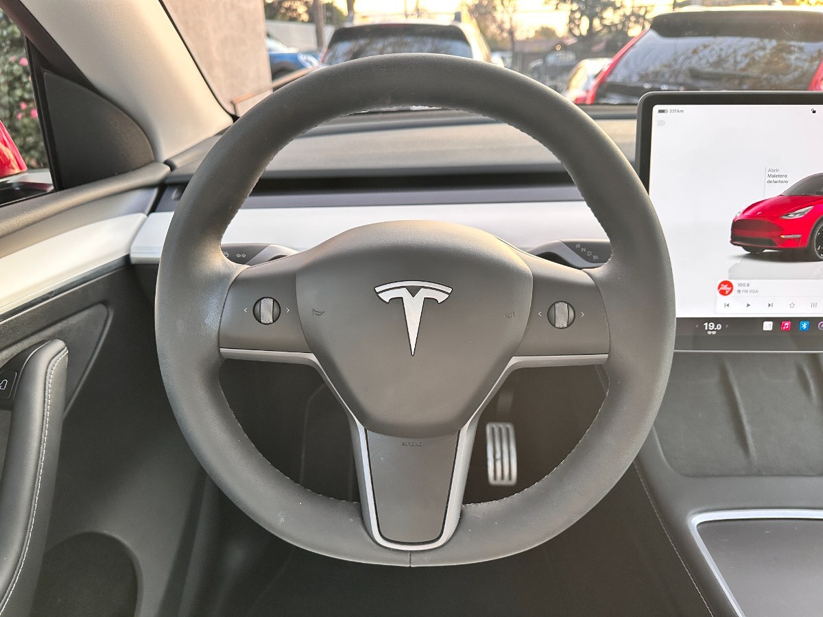 2025 Tesla Model Y miniatura 10