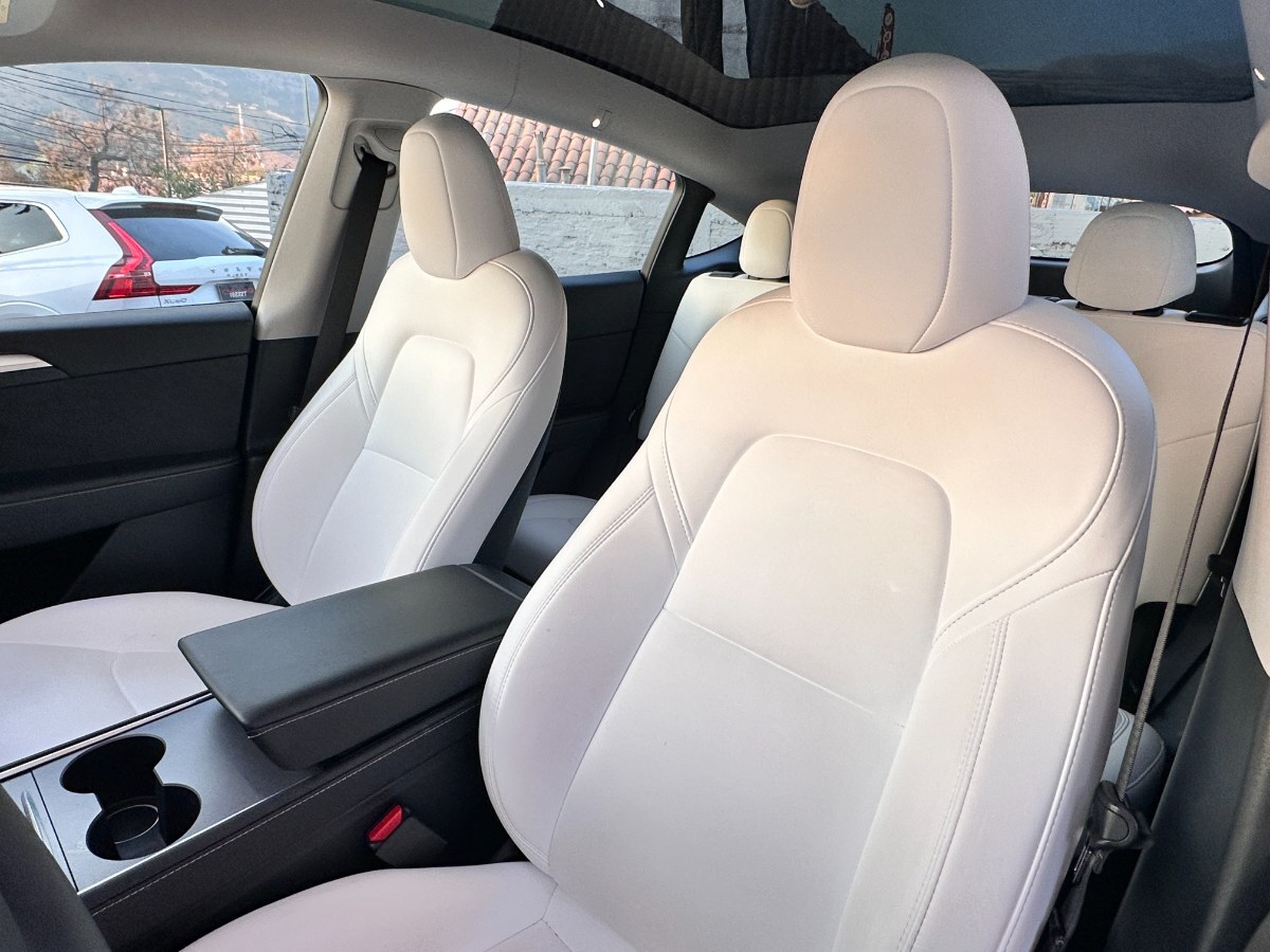 2025 Tesla Model Y miniatura 13
