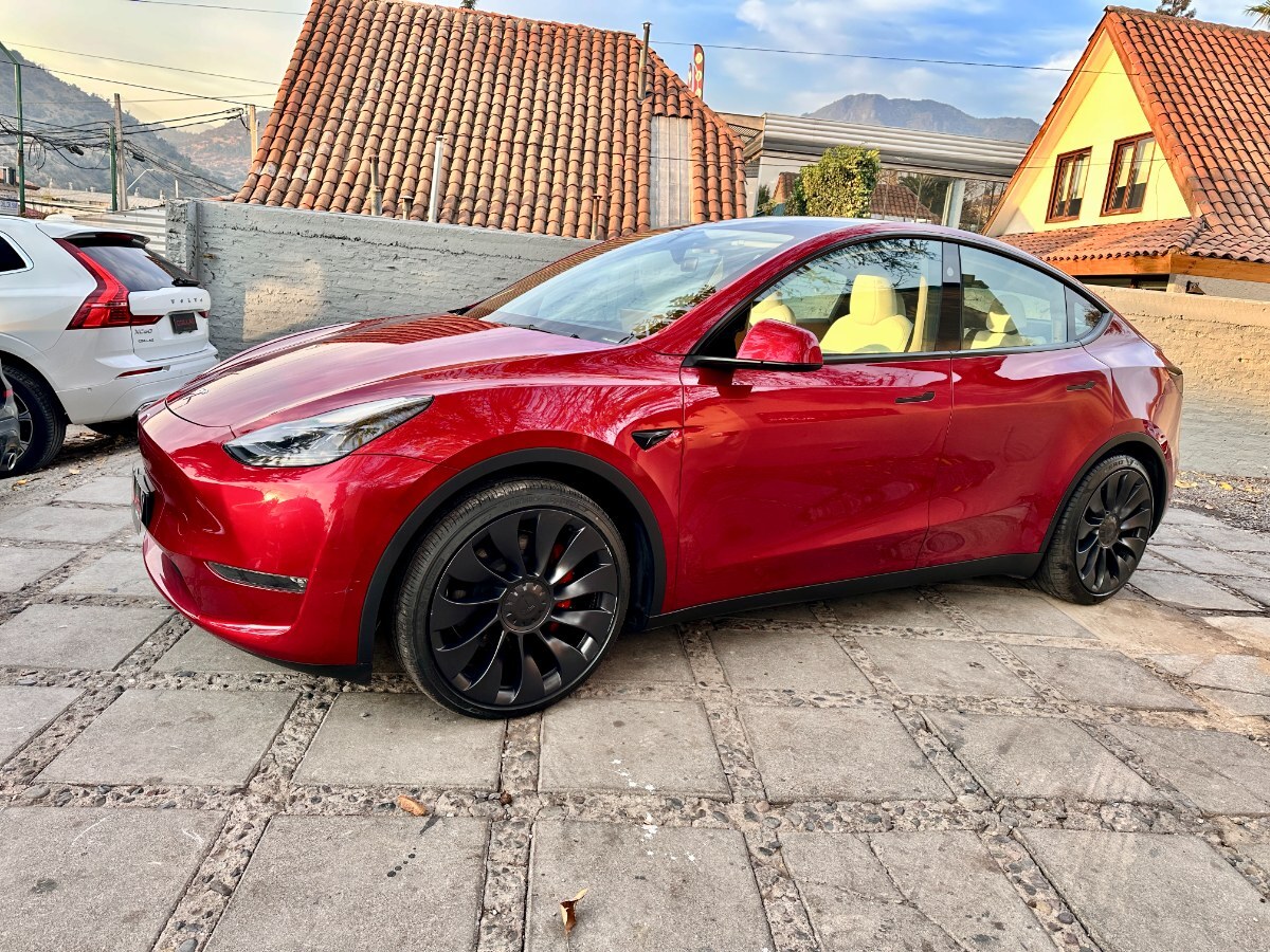 2025 Tesla Model Y miniatura 4