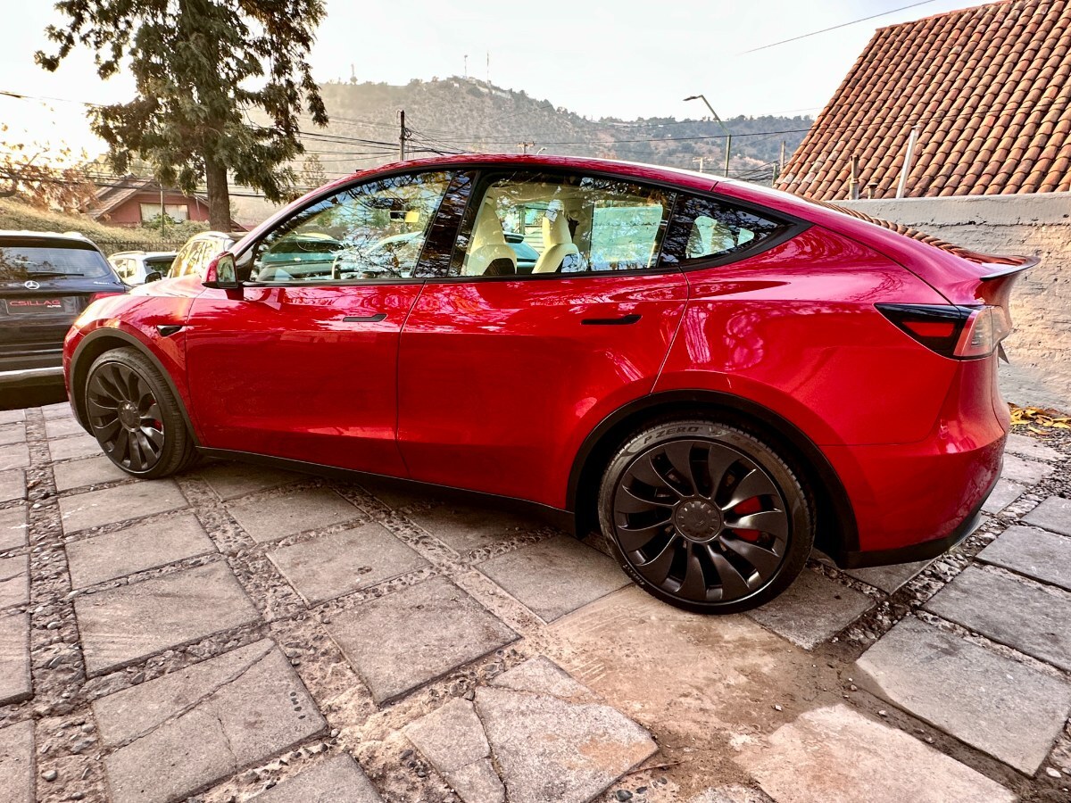 2025 Tesla Model Y miniatura 5