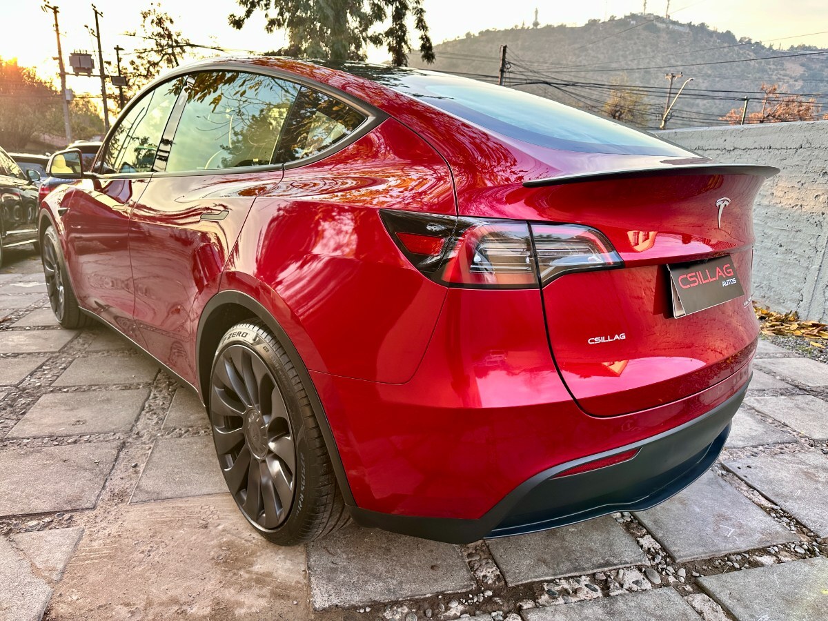 2025 Tesla Model Y miniatura 6