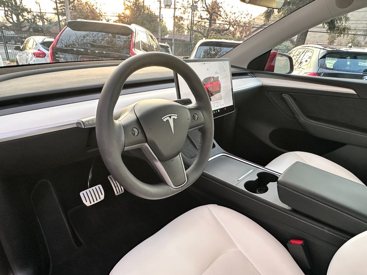2025 Tesla Model Y miniatura 9