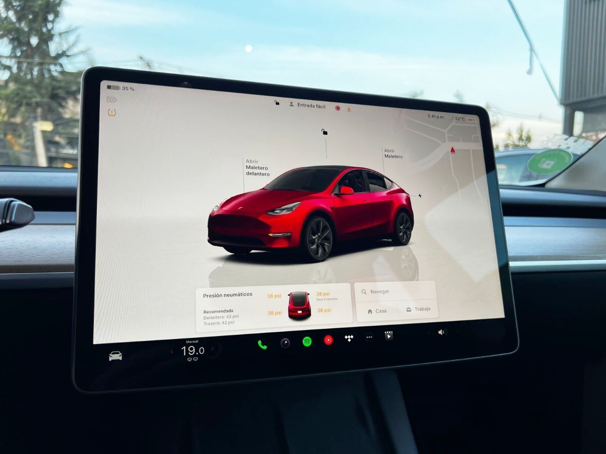 2025 Tesla Model Y miniatura 11
