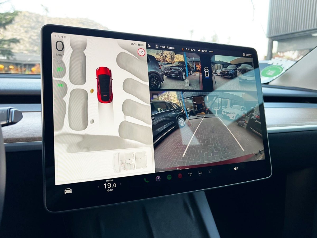 2025 Tesla Model Y miniatura 12