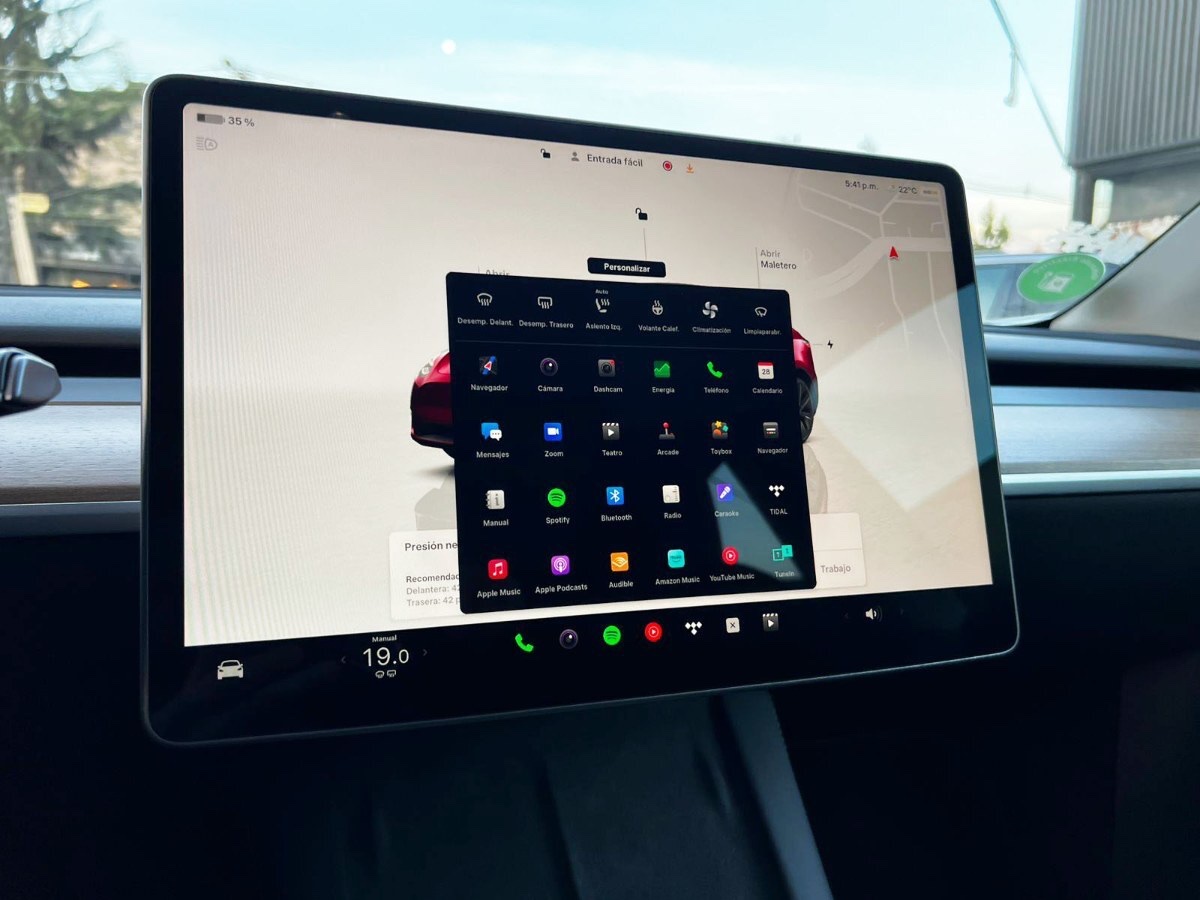 2025 Tesla Model Y miniatura 13
