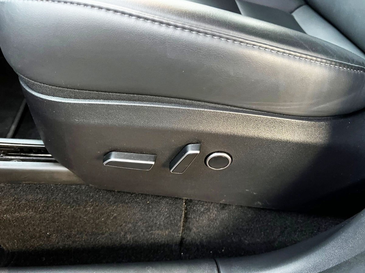 2025 Tesla Model Y miniatura 17