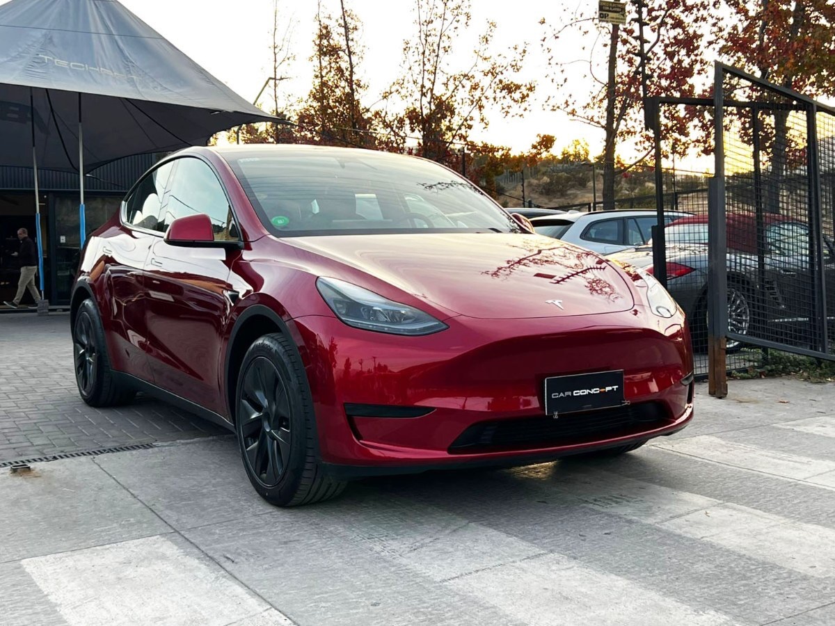 2025 Tesla Model Y miniatura 3