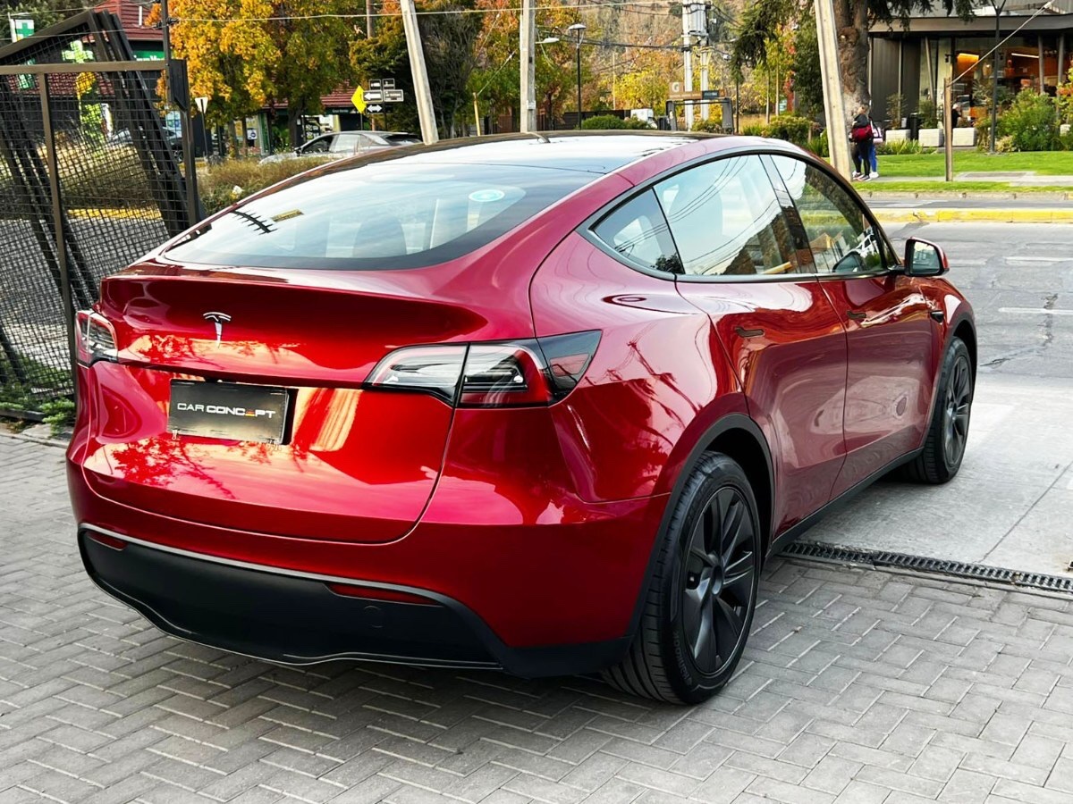 2025 Tesla Model Y miniatura 4