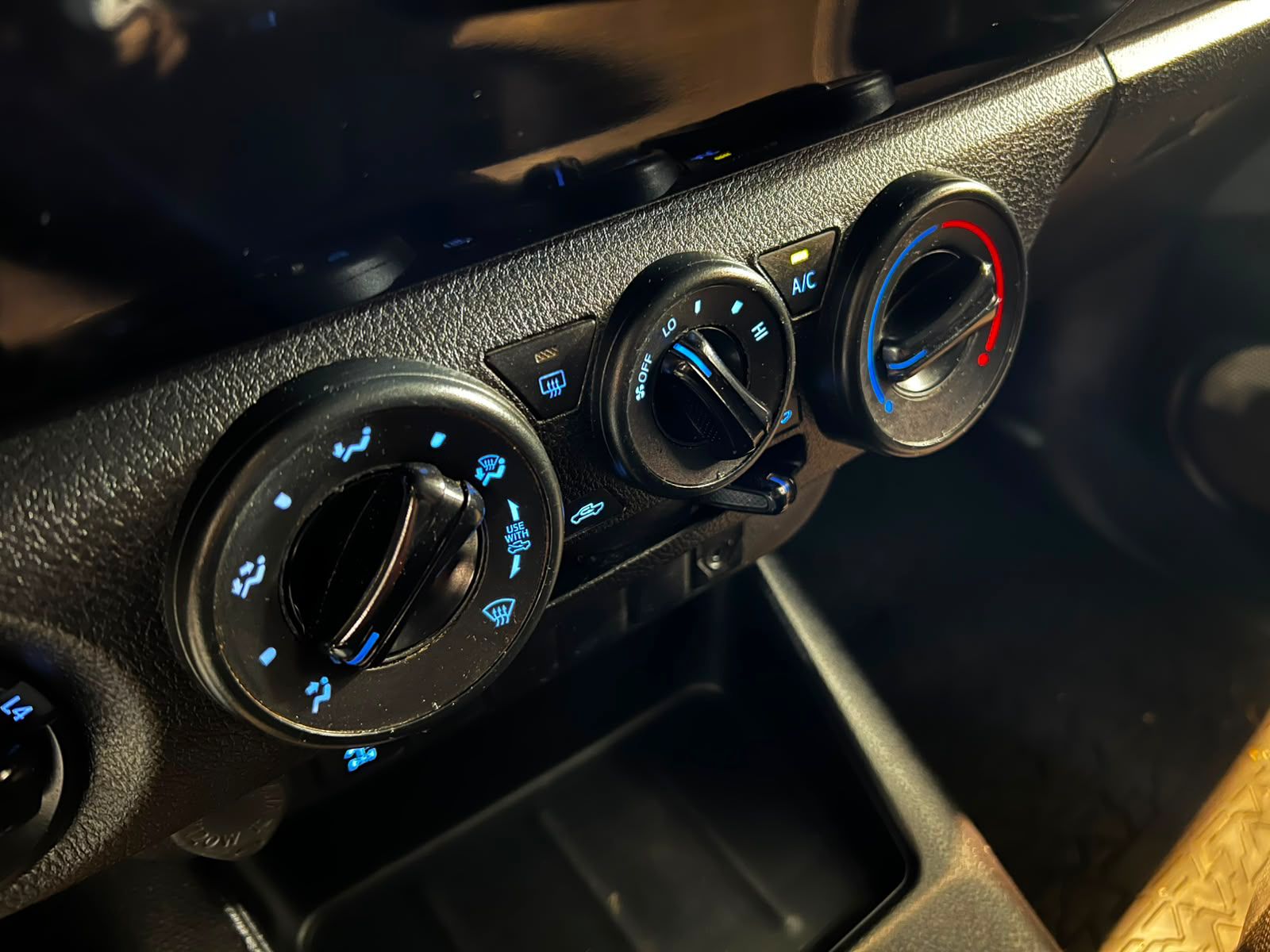2024 Toyota Hilux miniatura 9