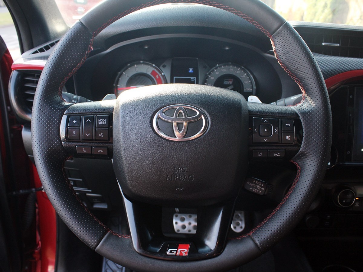 2024 Toyota Hilux miniatura 10