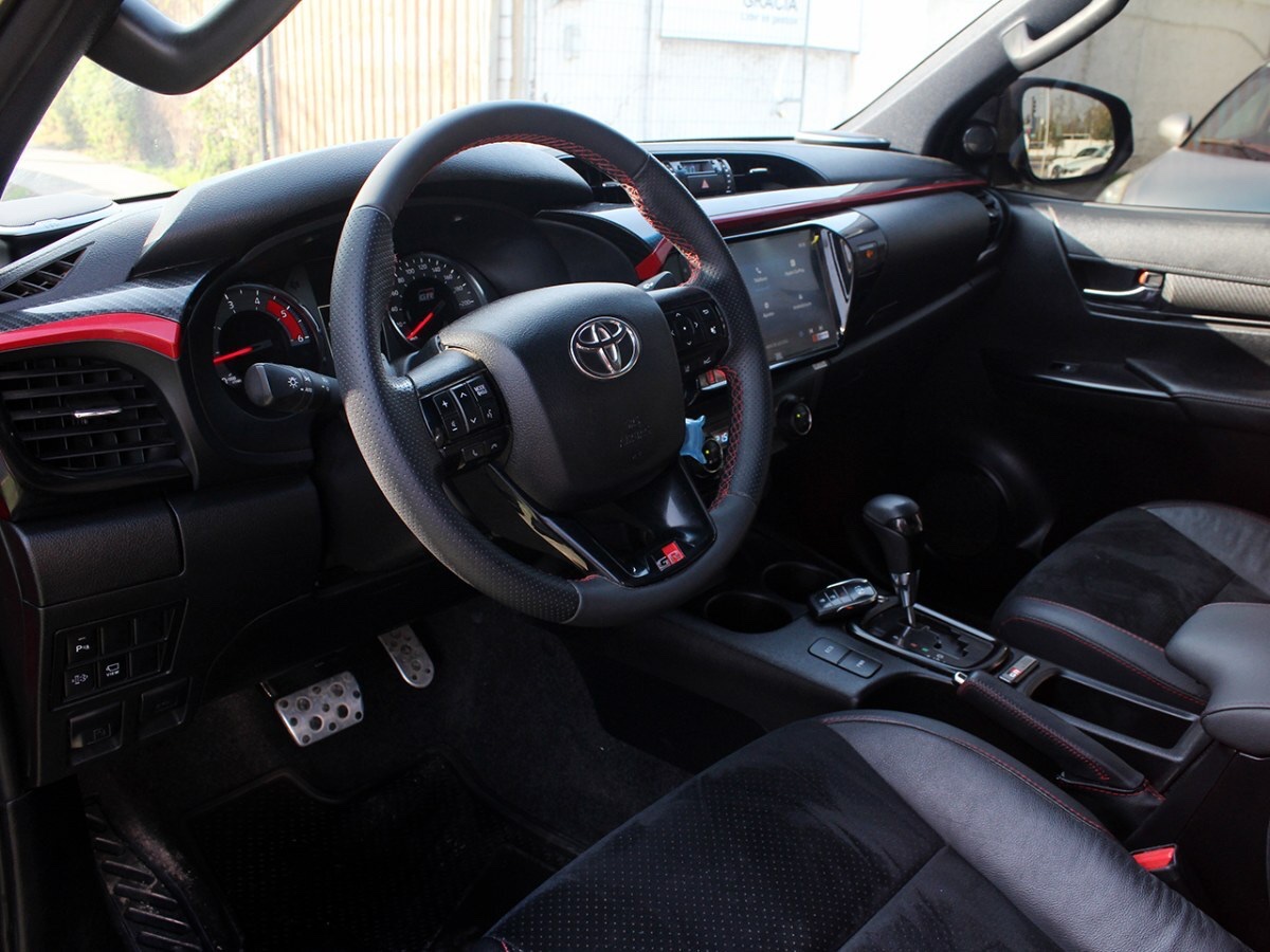 2024 Toyota Hilux miniatura 19
