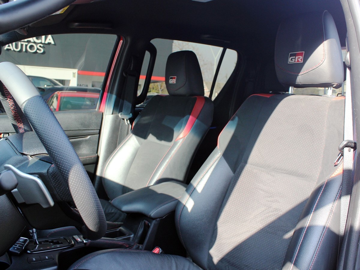 2024 Toyota Hilux miniatura 20