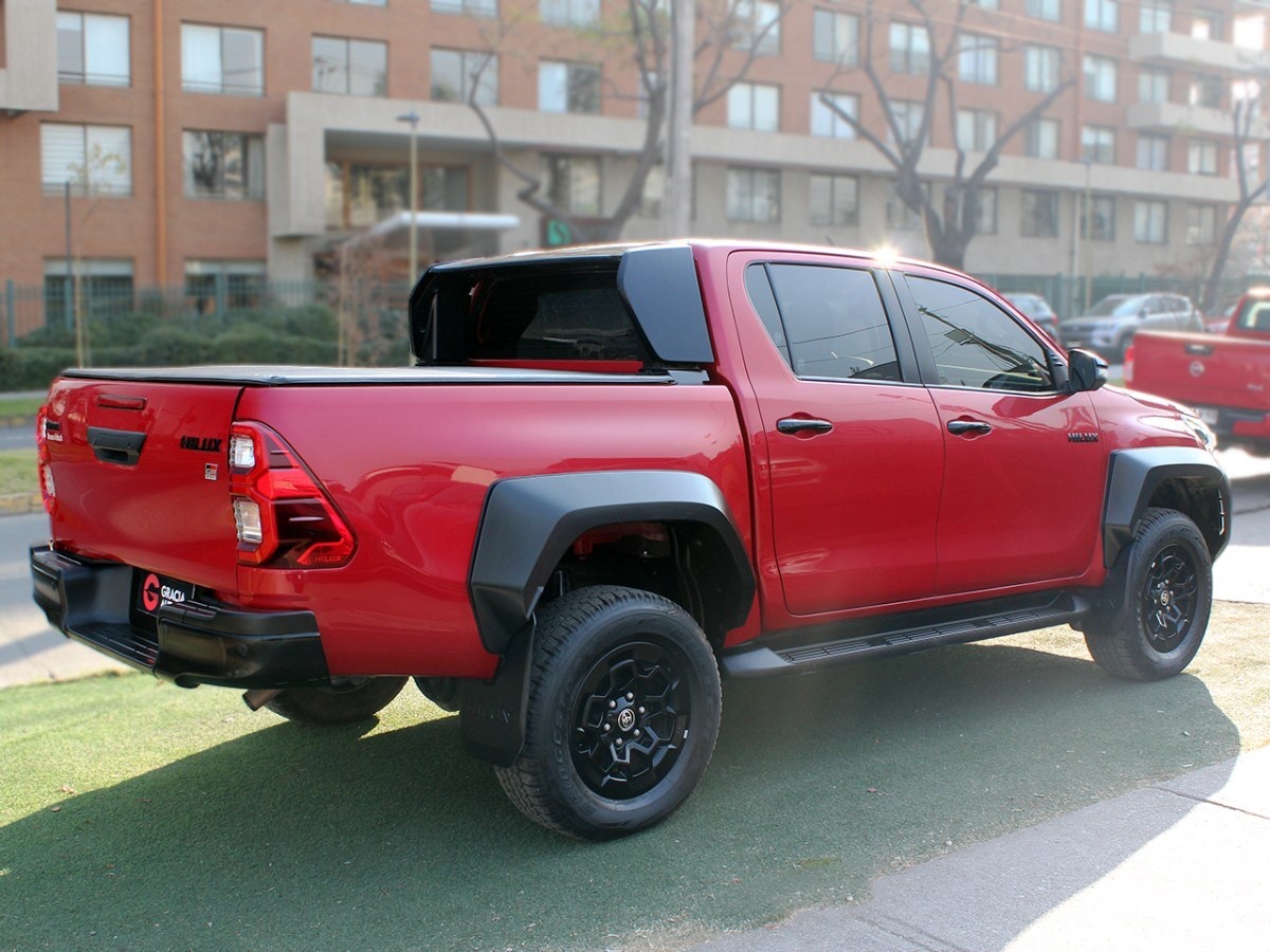 2024 Toyota Hilux miniatura 4