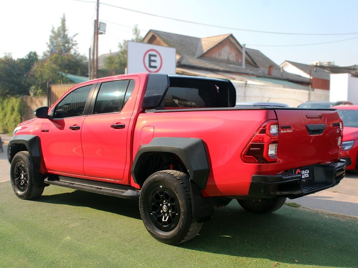 2024 Toyota Hilux miniatura 5