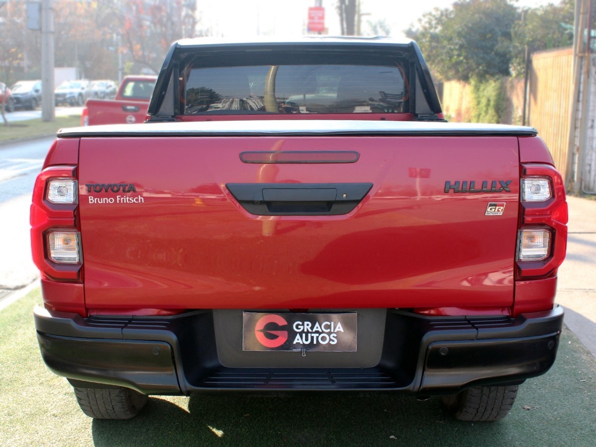 2024 Toyota Hilux miniatura 6